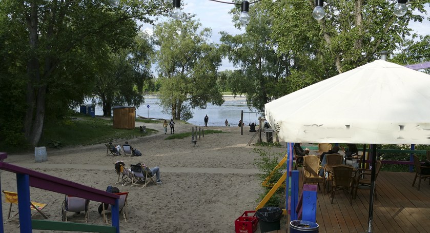 Letnisko i plażowy bar nad Wisłą