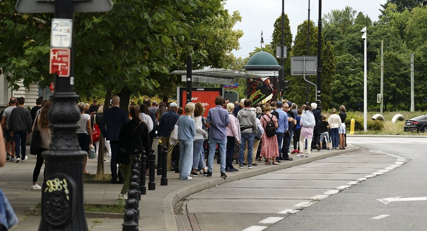 zdjęcie przystanek autobusowy 