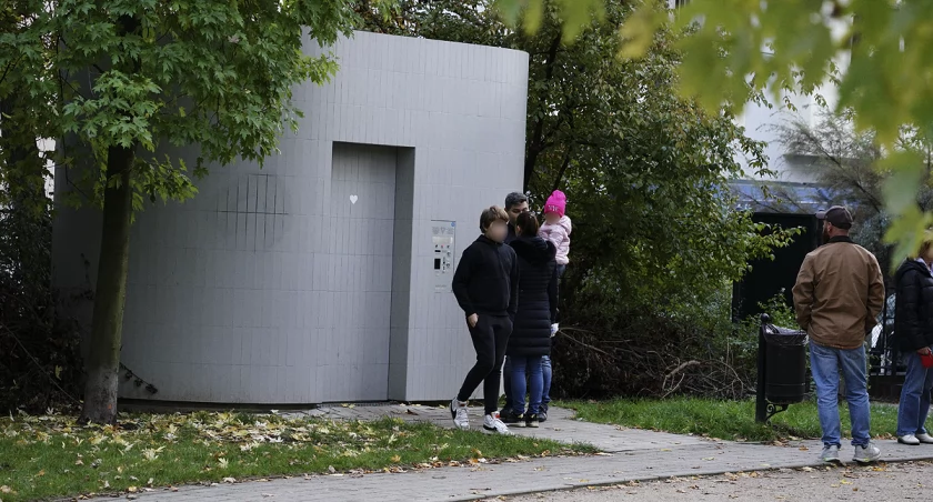 zdjęcie Park Żeromskiego i gadająca toaleta