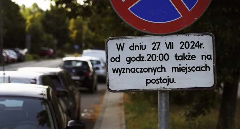 zdjęcie zakaz postoju i zatrzymywania 