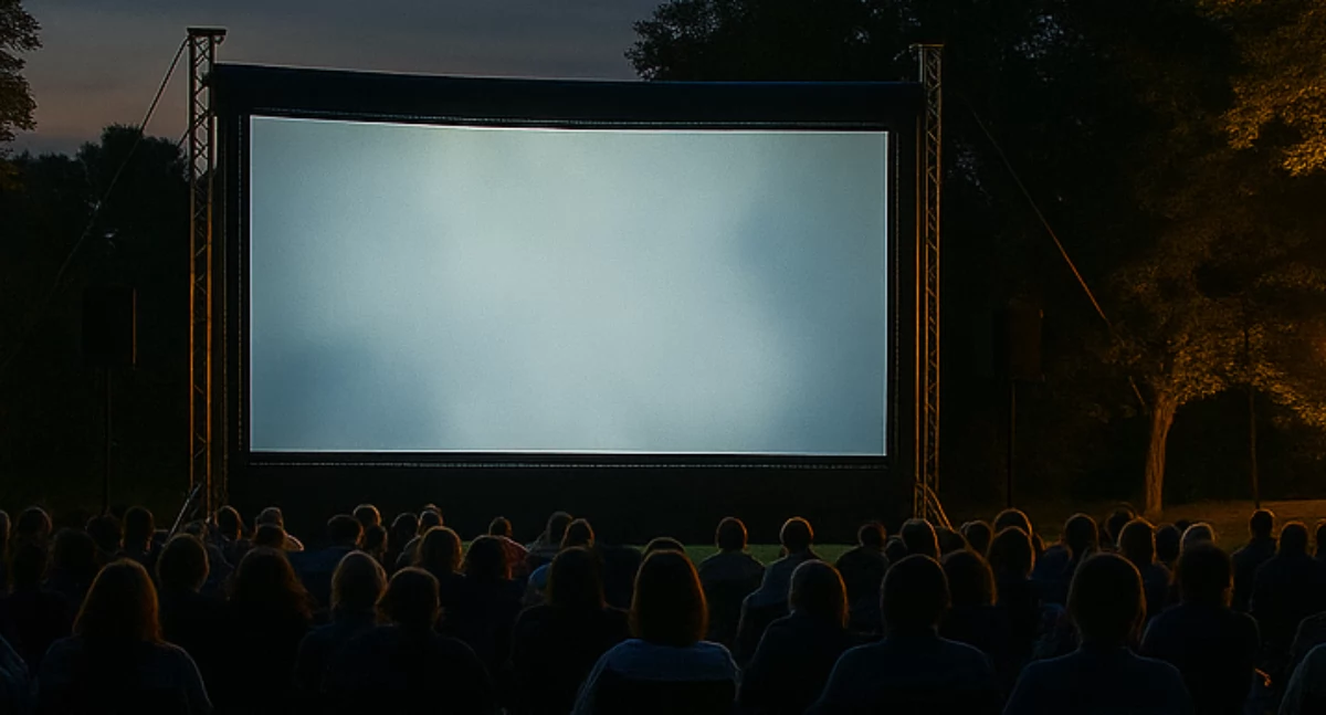 film, Letnie wśród zieleni plenerowy pokaz „Pułkownik Kwiatkowski” - zdjęcie, fotografia