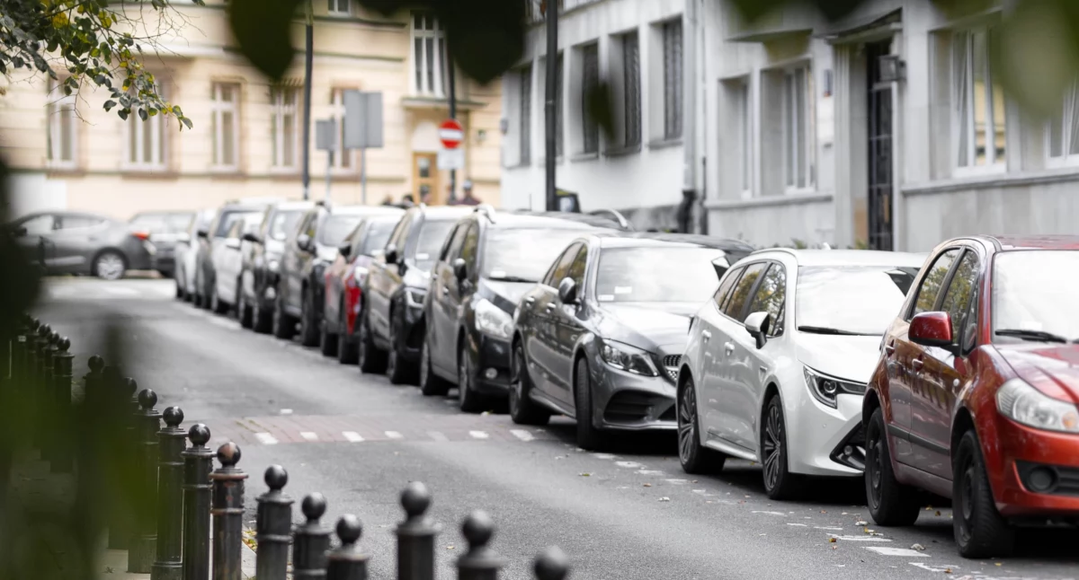 Interwencje, Zaparkowany samochód Żoliborzu wzbudził podejrzenia Interwencja zakończyła zatrzymaniem - zdjęcie, fotografia