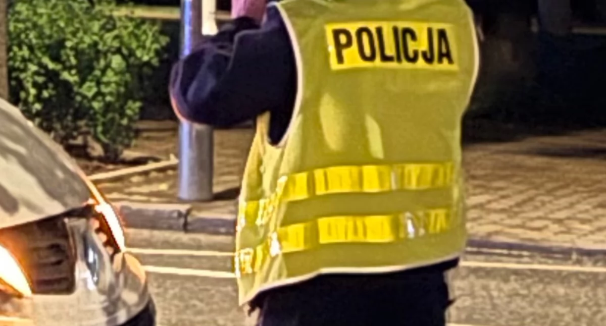 Interwencje, Groźny wypadek Żoliborzu Siła uderzenia wyrzuciła jezdni - zdjęcie, fotografia