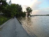 Żoliborz zalana plaża w tle 20.05.2014 tuż przed falą kulminacyjną fotografował Robert...