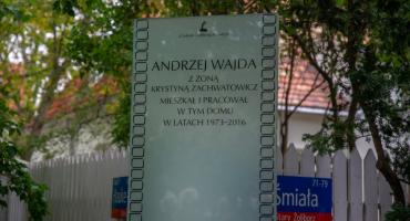  Pamiątkowa tablica Andrzeja Wajdy
