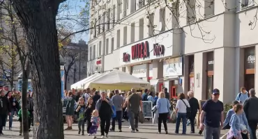 Odkryj unikalne kawiarnie na Żoliborzu: Przewodnik po najlepszych lokalnych kawiarniach!