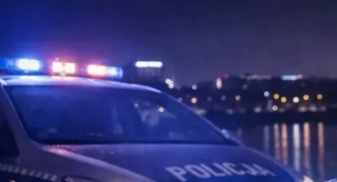 Dramat nad Wisłą. Policjanci w ostatniej chwili uratowali mężczyznę