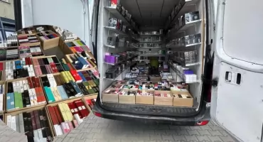 Potężne uderzenie w rynek podróbek. Policja przejęła 6 tysięcy flakonów fałszywych perfum!